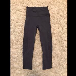Lululemon navy cropped leggings
